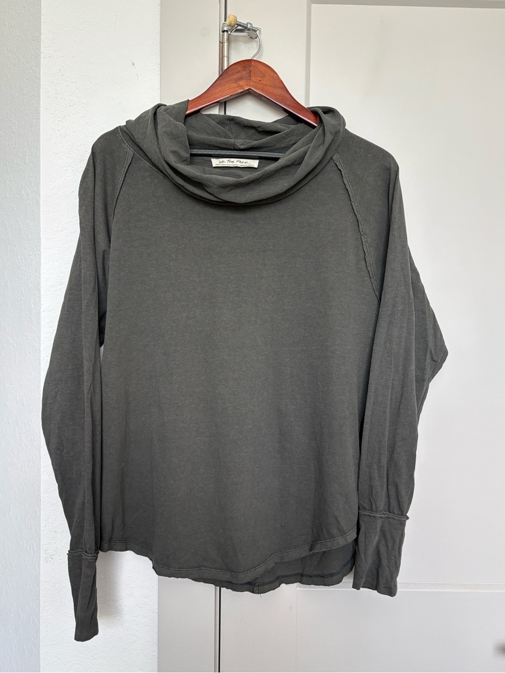 WE THE FREE LONG SLEEVE GREY WOMENS XS